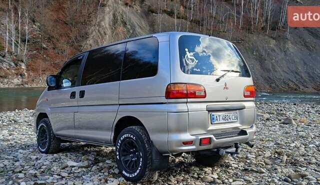 Серый Мицубиси Делика, объемом двигателя 2.5 л и пробегом 347 тыс. км за 9000 $, фото 2 на Automoto.ua