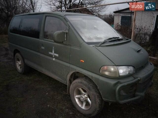 Серый Мицубиси Делика, объемом двигателя 2.8 л и пробегом 175 тыс. км за 5000 $, фото 1 на Automoto.ua