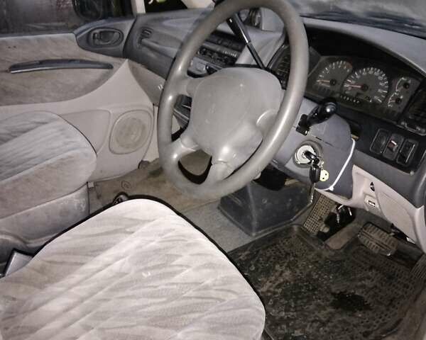 Серый Мицубиси Делика, объемом двигателя 2.8 л и пробегом 175 тыс. км за 5000 $, фото 4 на Automoto.ua