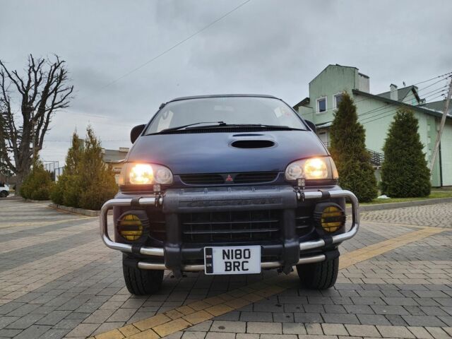 Синий Мицубиси Делика, объемом двигателя 2.8 л и пробегом 135 тыс. км за 7197 $, фото 3 на Automoto.ua
