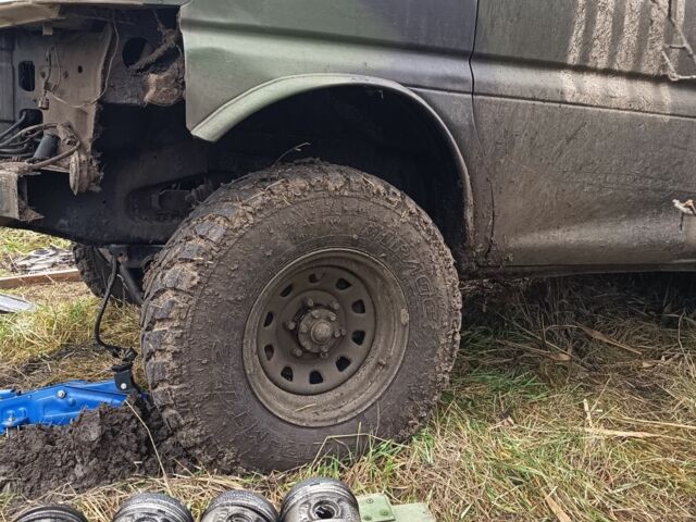 Зеленый Мицубиси Делика, объемом двигателя 2.8 л и пробегом 260 тыс. км за 2200 $, фото 3 на Automoto.ua