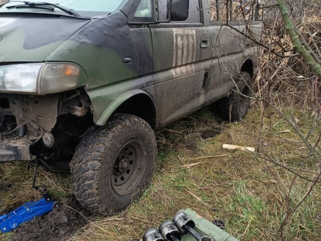 Зеленый Мицубиси Делика, объемом двигателя 2.8 л и пробегом 260 тыс. км за 2200 $, фото 2 на Automoto.ua