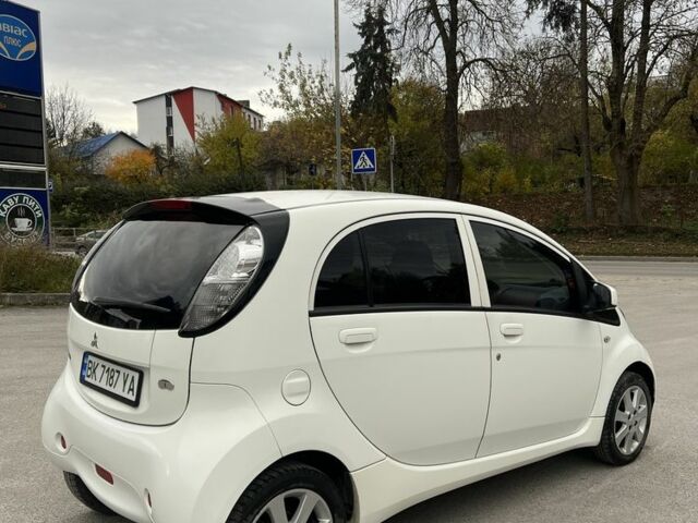 Белый Мицубиси Другая, объемом двигателя 0 л и пробегом 253 тыс. км за 3500 $, фото 2 на Automoto.ua