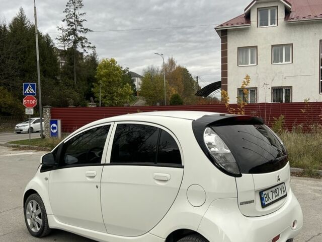 Белый Мицубиси Другая, объемом двигателя 0 л и пробегом 253 тыс. км за 3500 $, фото 3 на Automoto.ua