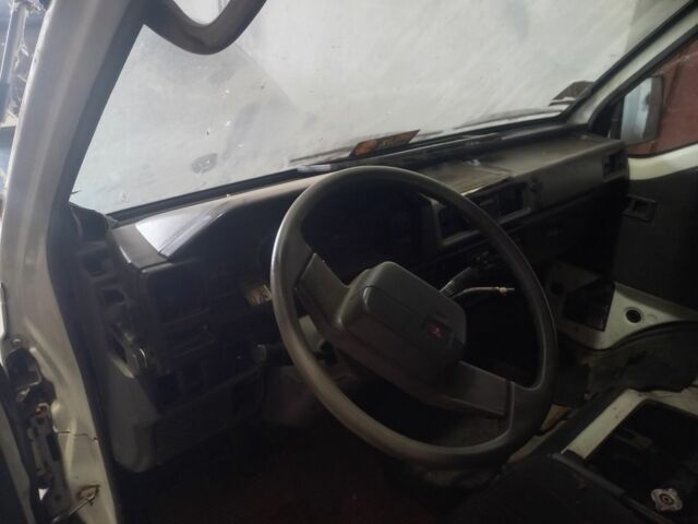 Мицубиси Другая 1987 в Умани на Automoto.ua Белый Мицубиси Другая, объемом двигателя 2 л и пробегом 401 тыс. км за 310 $, фото 3 на Automoto.ua