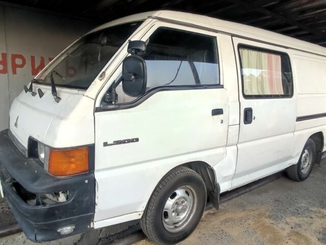 Белый Мицубиси Другая, объемом двигателя 2.5 л и пробегом 400 тыс. км за 1750 $, фото 7 на Automoto.ua