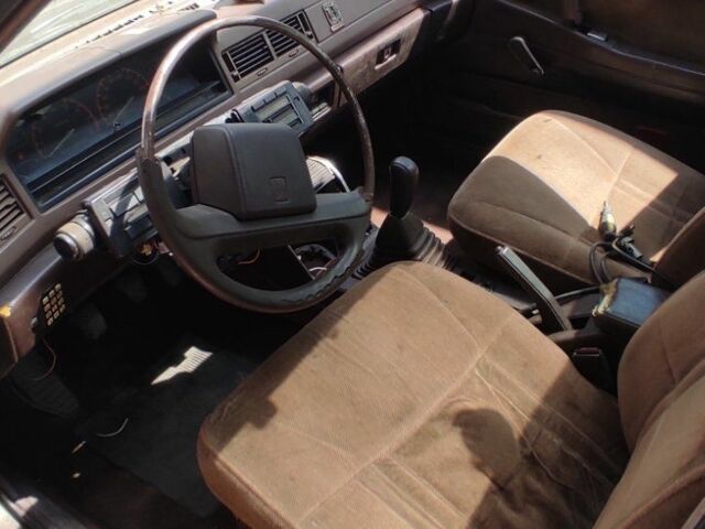 Бежевий Міцубісі Інша, об'ємом двигуна 2 л та пробігом 100 тис. км за 700 $, фото 3 на Automoto.ua