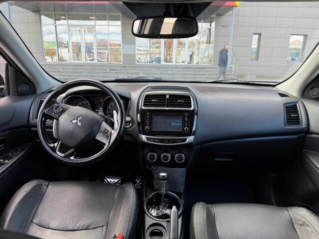 Черный Мицубиси Другая, объемом двигателя 2.4 л и пробегом 230 тыс. км за 14200 $, фото 13 на Automoto.ua