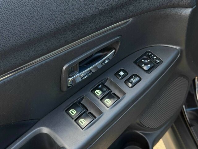 Черный Мицубиси Другая, объемом двигателя 2.4 л и пробегом 230 тыс. км за 14200 $, фото 12 на Automoto.ua