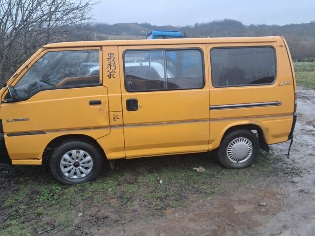 Жовтий Міцубісі Інша, об'ємом двигуна 1.9 л та пробігом 300 тис. км за 1064 $, фото 1 на Automoto.ua