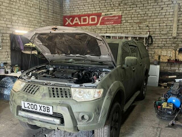 Серый Мицубиси Другая, объемом двигателя 2.5 л и пробегом 210 тыс. км за 5060 $, фото 3 на Automoto.ua