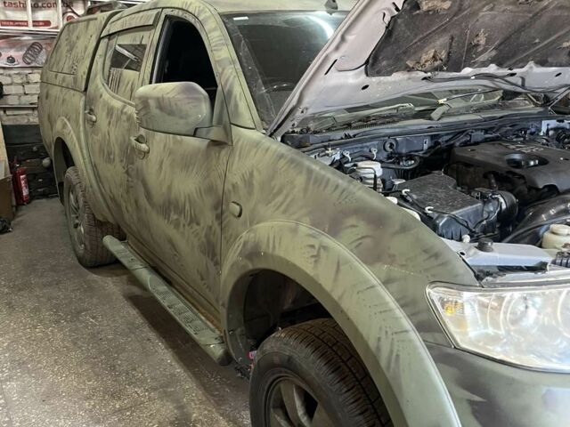 Серый Мицубиси Другая, объемом двигателя 2.5 л и пробегом 210 тыс. км за 5060 $, фото 4 на Automoto.ua