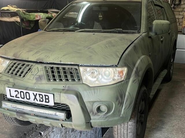 Серый Мицубиси Другая, объемом двигателя 2.5 л и пробегом 210 тыс. км за 5060 $, фото 1 на Automoto.ua