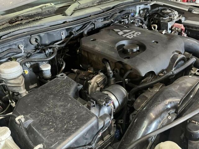 Серый Мицубиси Другая, объемом двигателя 2.5 л и пробегом 210 тыс. км за 5060 $, фото 6 на Automoto.ua