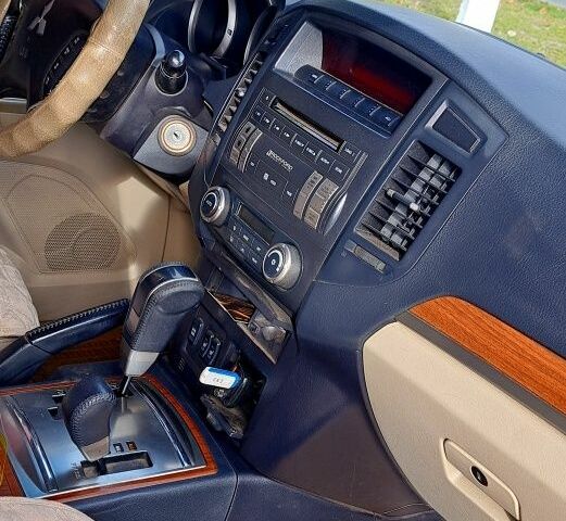 Сірий Міцубісі Інша, об'ємом двигуна 3 л та пробігом 223 тис. км за 8500 $, фото 7 на Automoto.ua