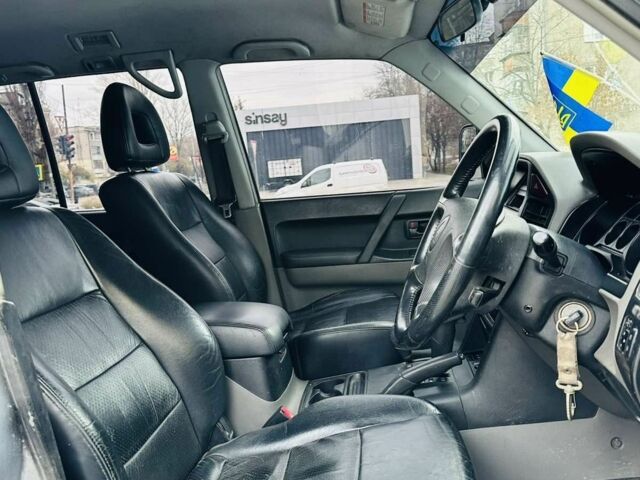 Серый Мицубиси Другая, объемом двигателя 3.2 л и пробегом 270 тыс. км за 4744 $, фото 10 на Automoto.ua