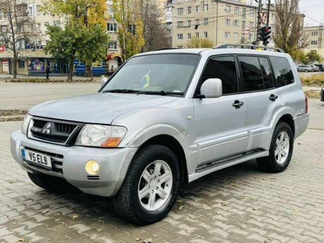 Серый Мицубиси Другая, объемом двигателя 3.2 л и пробегом 270 тыс. км за 4744 $, фото 2 на Automoto.ua