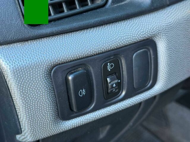 Зелений Міцубісі Інша, об'ємом двигуна 1.8 л та пробігом 161 тис. км за 5490 $, фото 12 на Automoto.ua