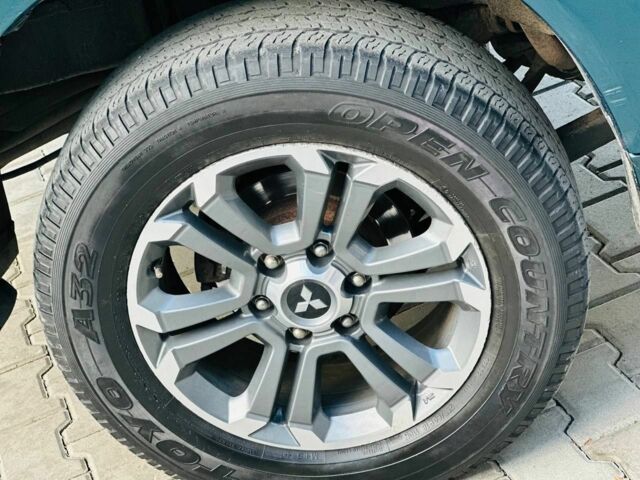 Зелений Міцубісі Інша, об'ємом двигуна 3.2 л та пробігом 200 тис. км за 4650 $, фото 9 на Automoto.ua