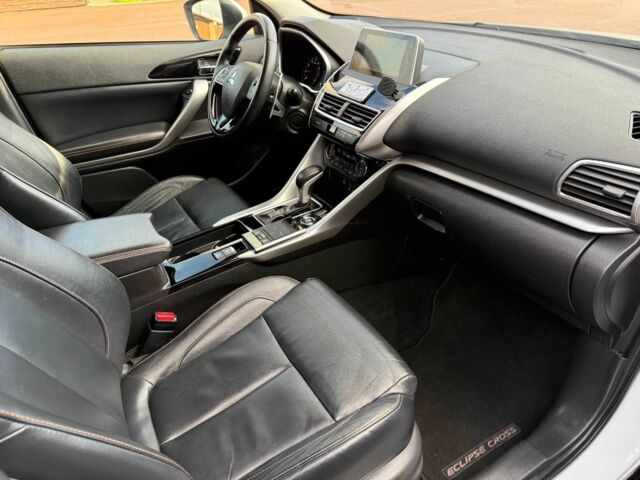 Белый Мицубиси Эклипс, объемом двигателя 1.5 л и пробегом 67 тыс. км за 14400 $, фото 19 на Automoto.ua