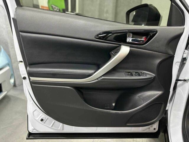 Белый Мицубиси Эклипс, объемом двигателя 1.5 л и пробегом 14 тыс. км за 19999 $, фото 12 на Automoto.ua