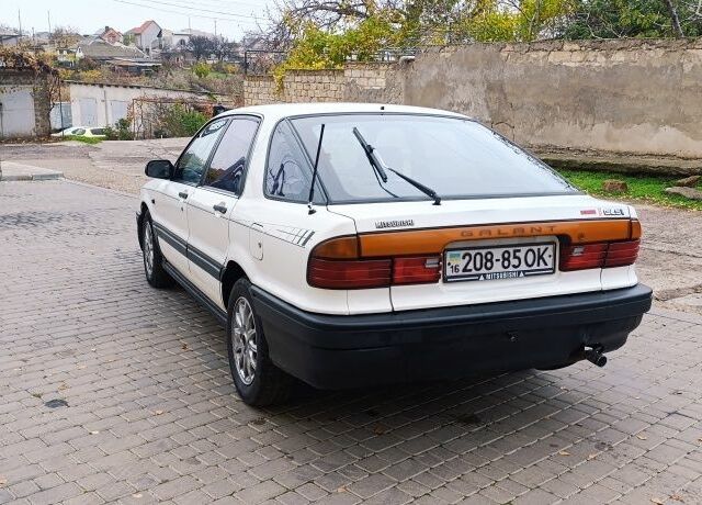 Белый Мицубиси Галант, объемом двигателя 2 л и пробегом 400 тыс. км за 1500 $, фото 3 на Automoto.ua