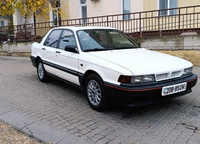 Белый Мицубиси Галант, объемом двигателя 2 л и пробегом 400 тыс. км за 1500 $, фото 1 на Automoto.ua