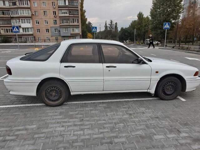 Белый Мицубиси Галант, объемом двигателя 2 л и пробегом 468 тыс. км за 1500 $, фото 3 на Automoto.ua