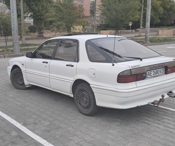 Белый Мицубиси Галант, объемом двигателя 2 л и пробегом 468 тыс. км за 1500 $, фото 2 на Automoto.ua