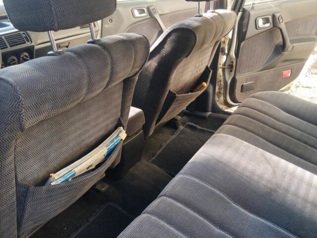 Белый Мицубиси Галант, объемом двигателя 2 л и пробегом 273 тыс. км за 650 $, фото 6 на Automoto.ua