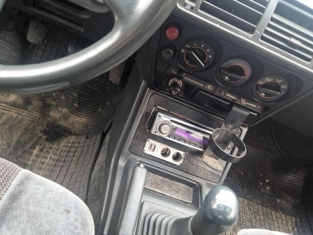 Белый Мицубиси Галант, объемом двигателя 2 л и пробегом 450 тыс. км за 1100 $, фото 1 на Automoto.ua