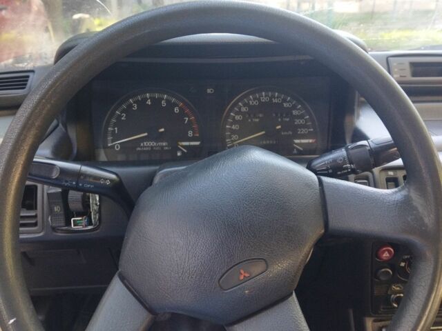 Белый Мицубиси Галант, объемом двигателя 2 л и пробегом 273 тыс. км за 650 $, фото 5 на Automoto.ua