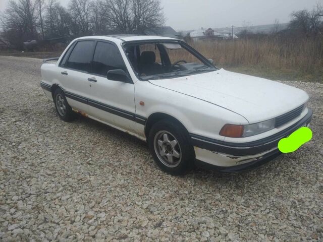 Белый Мицубиси Галант, объемом двигателя 0 л и пробегом 111 тыс. км за 600 $, фото 3 на Automoto.ua