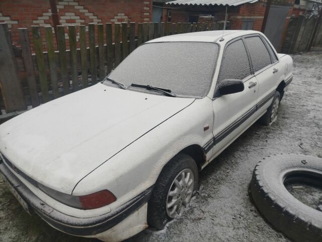 Белый Мицубиси Галант, объемом двигателя 1.8 л и пробегом 205 тыс. км за 1000 $, фото 1 на Automoto.ua