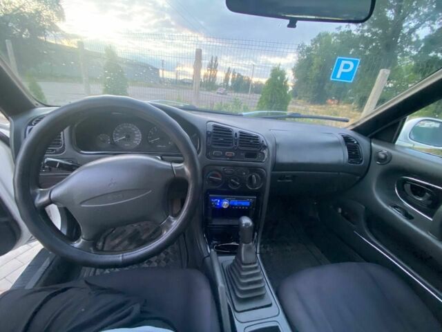 Белый Мицубиси Галант, объемом двигателя 1.8 л и пробегом 207 тыс. км за 2000 $, фото 5 на Automoto.ua