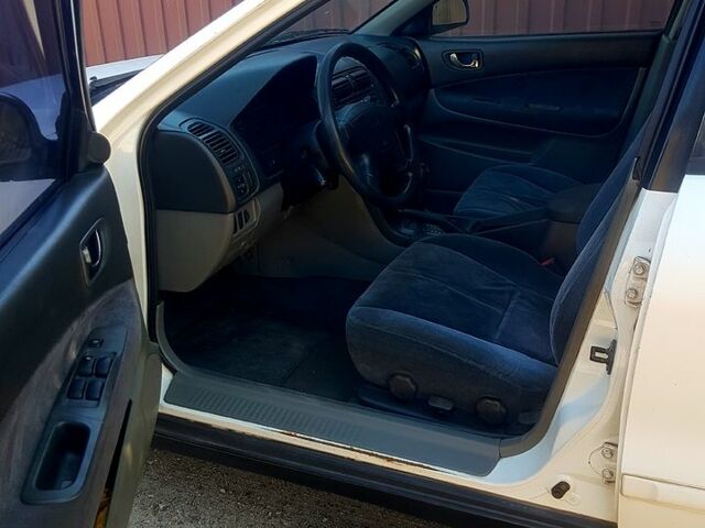 Белый Мицубиси Галант, объемом двигателя 2 л и пробегом 200 тыс. км за 1750 $, фото 4 на Automoto.ua