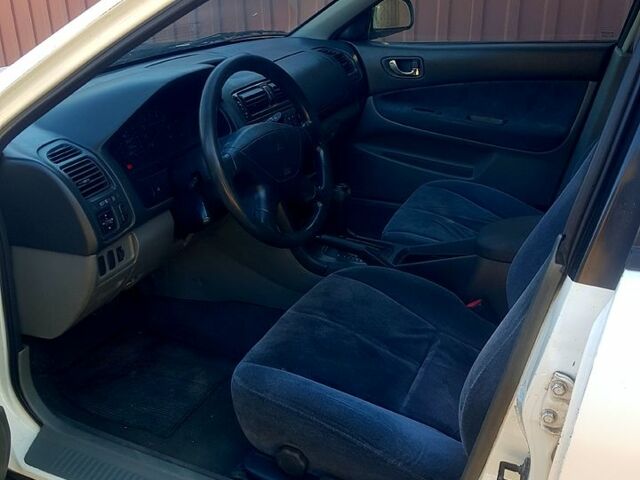 Белый Мицубиси Галант, объемом двигателя 2 л и пробегом 200 тыс. км за 1750 $, фото 5 на Automoto.ua