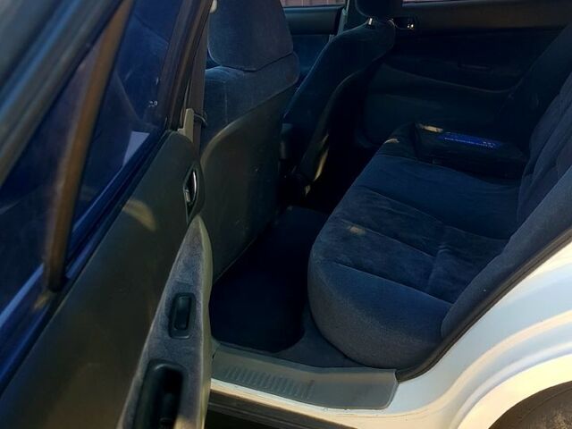 Белый Мицубиси Галант, объемом двигателя 2 л и пробегом 200 тыс. км за 1750 $, фото 3 на Automoto.ua