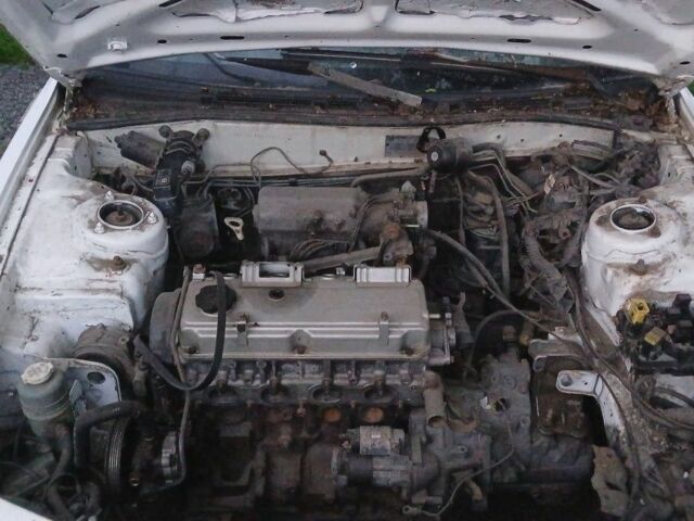 Белый Мицубиси Галант, объемом двигателя 2 л и пробегом 200 тыс. км за 1000 $, фото 3 на Automoto.ua