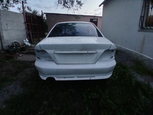 Белый Мицубиси Галант, объемом двигателя 2 л и пробегом 200 тыс. км за 1000 $, фото 4 на Automoto.ua