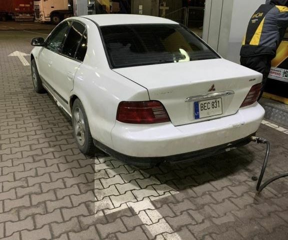 Білий Міцубісі Галант, об'ємом двигуна 2.4 л та пробігом 300 тис. км за 1400 $, фото 1 на Automoto.ua