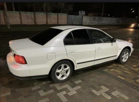 Білий Міцубісі Галант, об'ємом двигуна 2.4 л та пробігом 300 тис. км за 1400 $, фото 3 на Automoto.ua