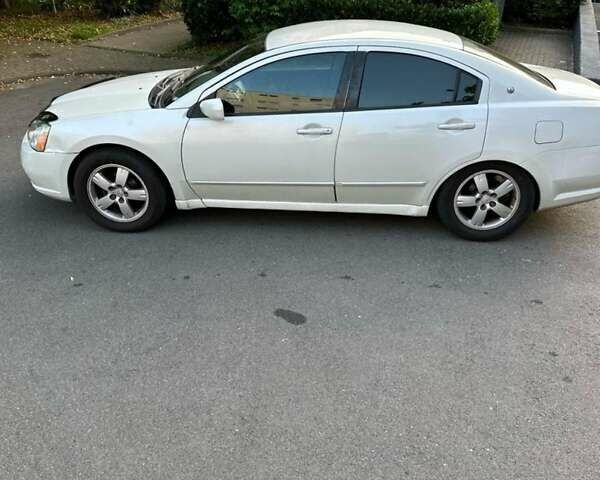 Белый Мицубиси Галант, объемом двигателя 2.35 л и пробегом 200 тыс. км за 4000 $, фото 3 на Automoto.ua