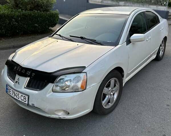 Белый Мицубиси Галант, объемом двигателя 2.35 л и пробегом 200 тыс. км за 4000 $, фото 2 на Automoto.ua