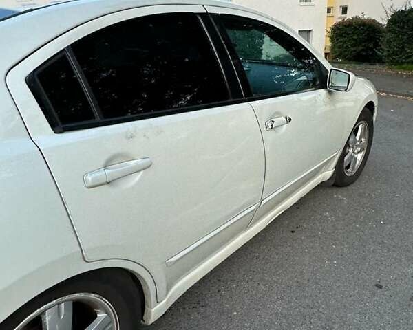 Белый Мицубиси Галант, объемом двигателя 2.35 л и пробегом 200 тыс. км за 4000 $, фото 9 на Automoto.ua