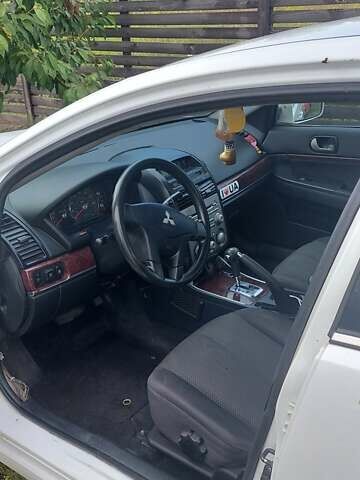 Белый Мицубиси Галант, объемом двигателя 2.38 л и пробегом 250 тыс. км за 4500 $, фото 6 на Automoto.ua