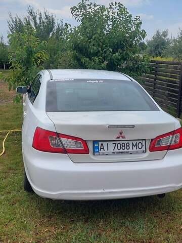 Белый Мицубиси Галант, объемом двигателя 2.38 л и пробегом 250 тыс. км за 4500 $, фото 1 на Automoto.ua