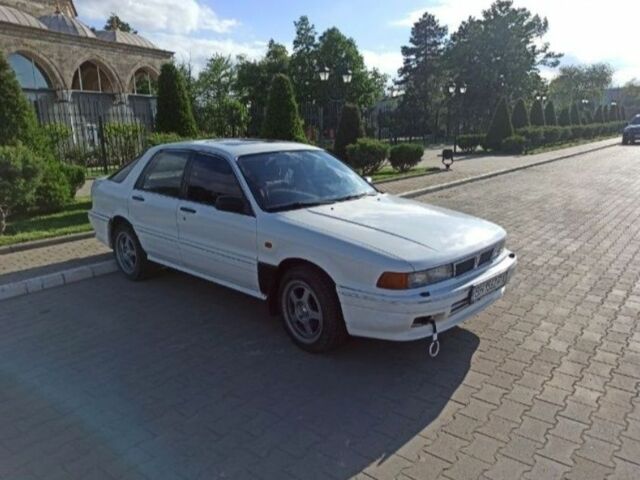 Белый Мицубиси Галант, объемом двигателя 2 л и пробегом 300 тыс. км за 1400 $, фото 1 на Automoto.ua