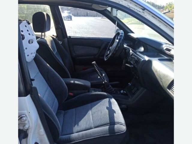 Белый Мицубиси Галант, объемом двигателя 2 л и пробегом 300 тыс. км за 1400 $, фото 5 на Automoto.ua