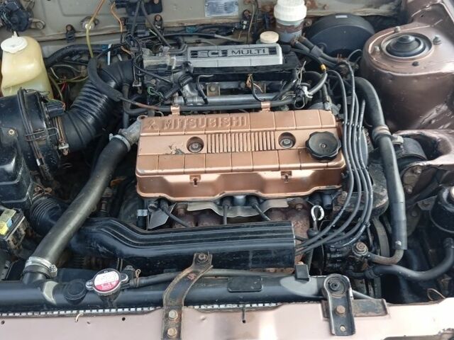 Бежевый Мицубиси Галант, объемом двигателя 2 л и пробегом 500 тыс. км за 1200 $, фото 4 на Automoto.ua